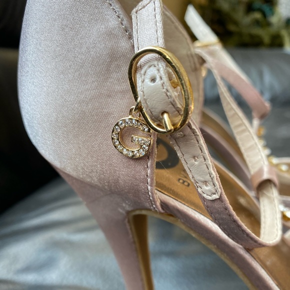 Guess elegant high heels - Picture 3 of 6